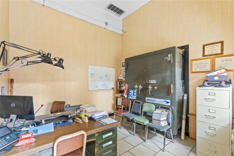 Immobilier commercial à louer à Winter Garden, Floride: 1756.78 m2 № 1677482 - photo 10