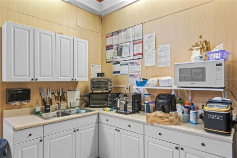 Immobilier commercial à louer à Winter Garden, Floride: 1756.78 m2 № 1677482 - photo 6