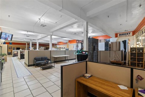 Propiedad comercial en alquiler en Winter Garden, Florida, 1756.78 m2 № 1677482 - foto 3