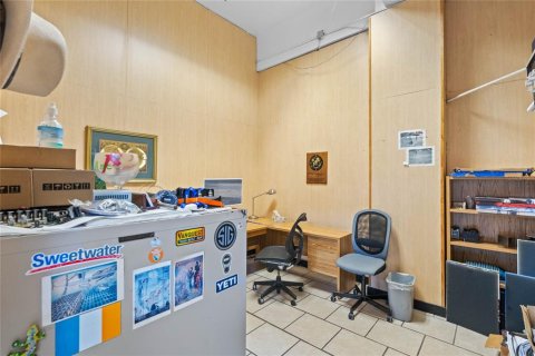 Immobilier commercial à louer à Winter Garden, Floride: 1756.78 m2 № 1677482 - photo 9
