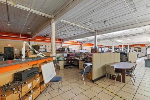 Immobilier commercial à louer à Winter Garden, Floride: 1756.78 m2 № 1677482 - photo 4