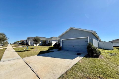 House in Haines City, Florida 4 bedrooms, 151.06 sq.m. № 2128050 - photo 3