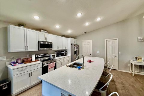 House in Haines City, Florida 4 bedrooms, 151.06 sq.m. № 2128050 - photo 17
