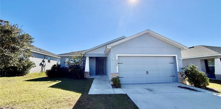 House in Haines City, Florida 4 bedrooms, 151.06 sq.m. № 2128050