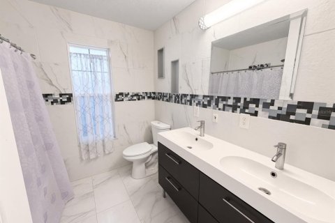 Casa en venta en Kissimmee, Florida, 4 dormitorios, 230.86 m2 № 2304691 - foto 24