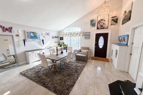 Casa en venta en Kissimmee, Florida, 4 dormitorios, 230.86 m2 № 2304691 - foto 11