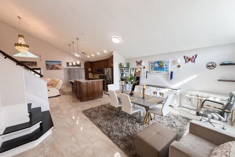 Casa en venta en Kissimmee, Florida, 4 dormitorios, 230.86 m2 № 2304691 - foto 15