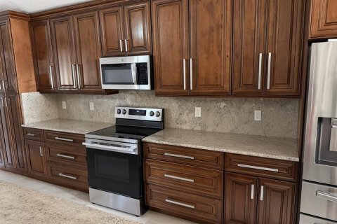 Casa en venta en Kissimmee, Florida, 4 dormitorios, 230.86 m2 № 2304691 - foto 6