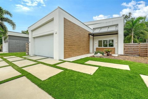 Casa en venta en Sarasota, Florida, 5 dormitorios, 241.17 m2 № 2129032 - foto 2