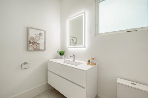 Casa en venta en Sarasota, Florida, 5 dormitorios, 241.17 m2 № 2129032 - foto 15