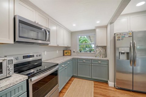 Condo in Sarasota, Florida, 2 bedrooms  № 1530177 - photo 23