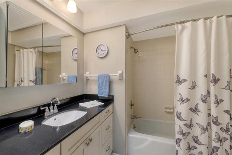 Condo in Sarasota, Florida, 2 bedrooms  № 1530177 - photo 30
