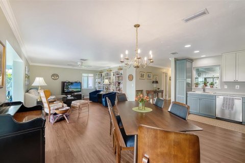 Condo in Sarasota, Florida, 2 bedrooms  № 1530177 - photo 19