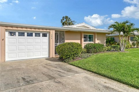 Condo in Sarasota, Florida, 2 bedrooms  № 1530177 - photo 4