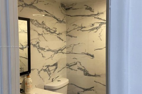 Condo in Sunrise, Florida, 2 bedrooms  № 1970605 - photo 20