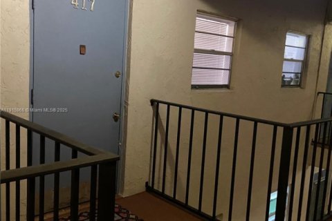 Condo in Sunrise, Florida, 2 bedrooms  № 1970605 - photo 4