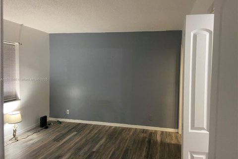 Condo in Sunrise, Florida, 2 bedrooms  № 1970605 - photo 14