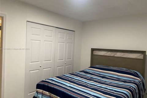 Condo in Sunrise, Florida, 2 bedrooms  № 1970605 - photo 17