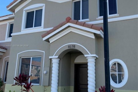 Adosado en Homestead, Florida 4 dormitorios, 127.65 m2 № 2085592