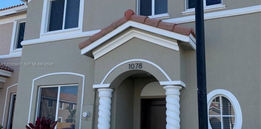 Adosado en Homestead, Florida 4 dormitorios, 127.65 m2 № 2085592