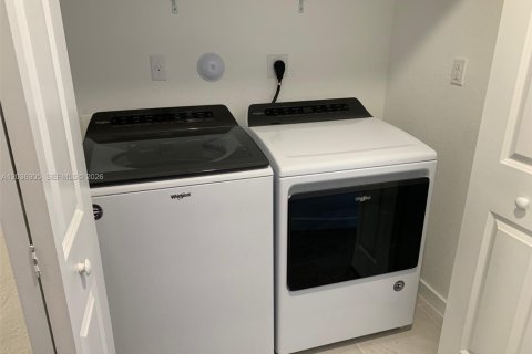 Adosado en alquiler en Homestead, Florida, 4 dormitorios, 127.65 m2 № 2085592 - foto 17