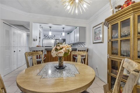 Condo in Hollywood, Florida, 2 bedrooms  № 1947930 - photo 15