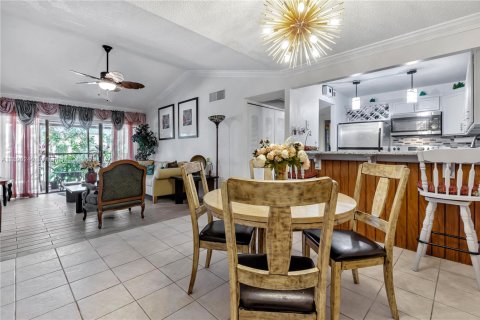Condo in Hollywood, Florida, 2 bedrooms  № 1947930 - photo 16