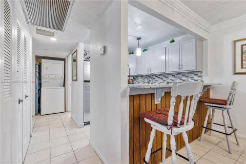 Condo in Hollywood, Florida, 2 bedrooms  № 1947930 - photo 12
