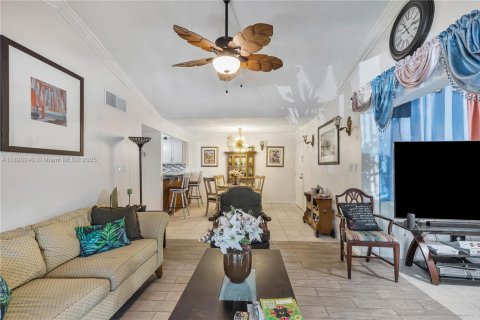 Condo in Hollywood, Florida, 2 bedrooms  № 1947930 - photo 5