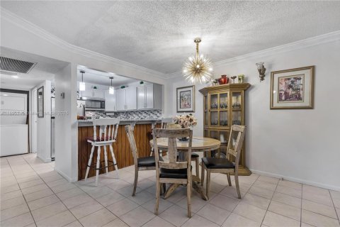 Condo in Hollywood, Florida, 2 bedrooms  № 1947930 - photo 13