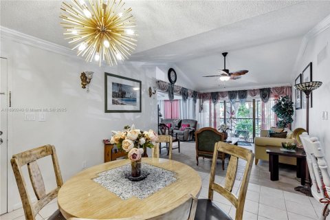 Condo in Hollywood, Florida, 2 bedrooms  № 1947930 - photo 17