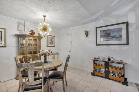 Condo in Hollywood, Florida, 2 bedrooms  № 1947930 - photo 18