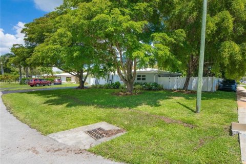 House in Oakland Park, Florida 3 bedrooms, 152.36 sq.m. № 2033242 - photo 23