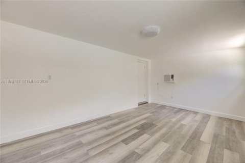 House in Oakland Park, Florida 3 bedrooms, 152.36 sq.m. № 2033242 - photo 12