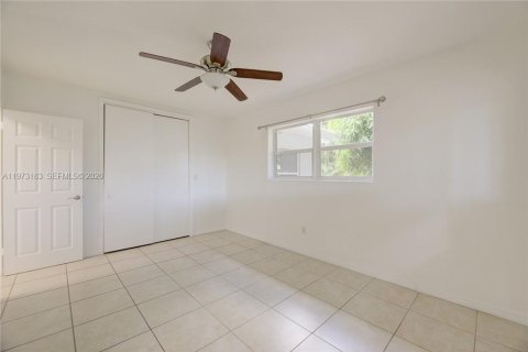 House in Oakland Park, Florida 3 bedrooms, 152.36 sq.m. № 2033242 - photo 11