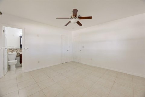 House in Oakland Park, Florida 3 bedrooms, 152.36 sq.m. № 2033242 - photo 14