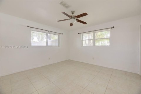House in Oakland Park, Florida 3 bedrooms, 152.36 sq.m. № 2033242 - photo 15