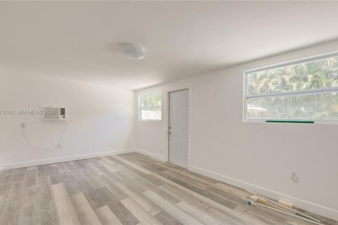 House in Oakland Park, Florida 3 bedrooms, 152.36 sq.m. № 2033242 - photo 13