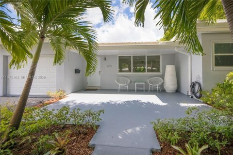 House in Oakland Park, Florida 3 bedrooms, 152.36 sq.m. № 2033242 - photo 24