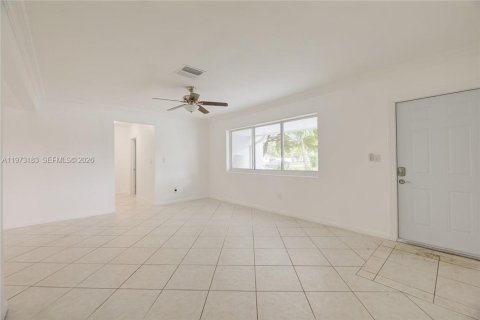 House in Oakland Park, Florida 3 bedrooms, 152.36 sq.m. № 2033242 - photo 9