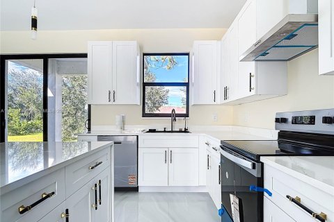 Casa en venta en Lehigh Acres, Florida, 3 dormitorios № 1965124 - foto 17