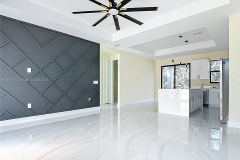 Casa en venta en Lehigh Acres, Florida, 3 dormitorios № 1965124 - foto 13