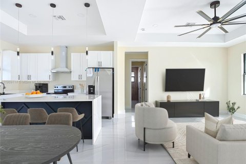 Casa en venta en Lehigh Acres, Florida, 3 dormitorios № 1965124 - foto 6