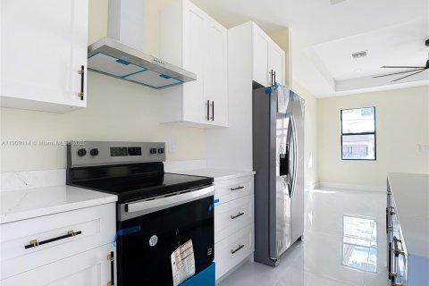 Casa en venta en Lehigh Acres, Florida, 3 dormitorios № 1965124 - foto 18