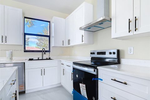 Casa en venta en Lehigh Acres, Florida, 3 dormitorios № 1965124 - foto 16