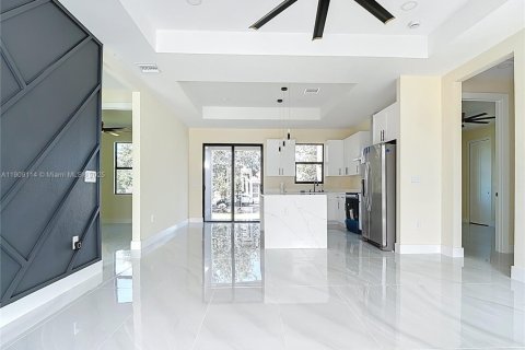 Casa en venta en Lehigh Acres, Florida, 3 dormitorios № 1965124 - foto 8