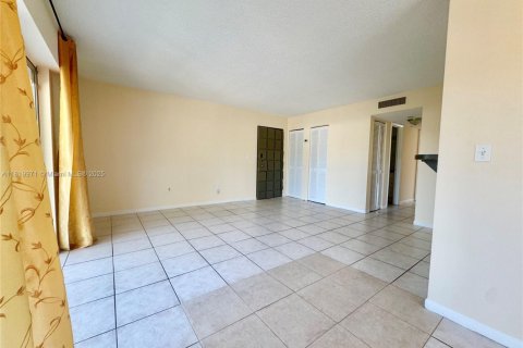 Condominio en venta en North Miami Beach, Florida, 2 dormitorios, 110.55 m2 № 1777743 - foto 9