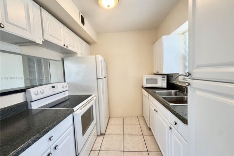 Condominio en venta en North Miami Beach, Florida, 2 dormitorios, 110.55 m2 № 1777743 - foto 11