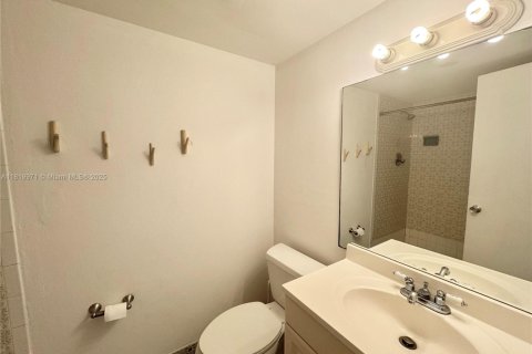 Condominio en venta en North Miami Beach, Florida, 2 dormitorios, 110.55 m2 № 1777743 - foto 20