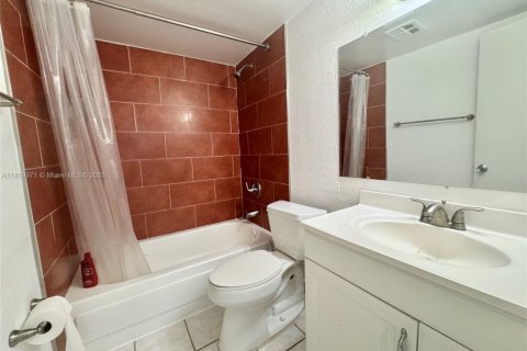 Condominio en venta en North Miami Beach, Florida, 2 dormitorios, 110.55 m2 № 1777743 - foto 15